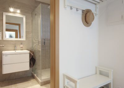 Rekonstrukce, rodinný dům, přízemí, vstupní hala, botník, věšák