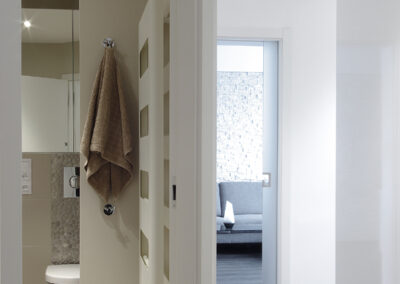 Panelákový byt, koupelna, radiátor