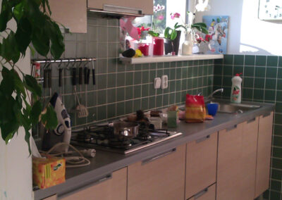 Rekonstrukce, rodinný dům, přízemí, původní stav, stará kuchyně, zelený obklad, starý obklad