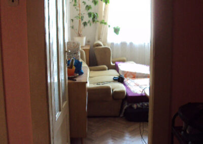 Interiér cihlového bytu, pokoj, místnost, původní stav